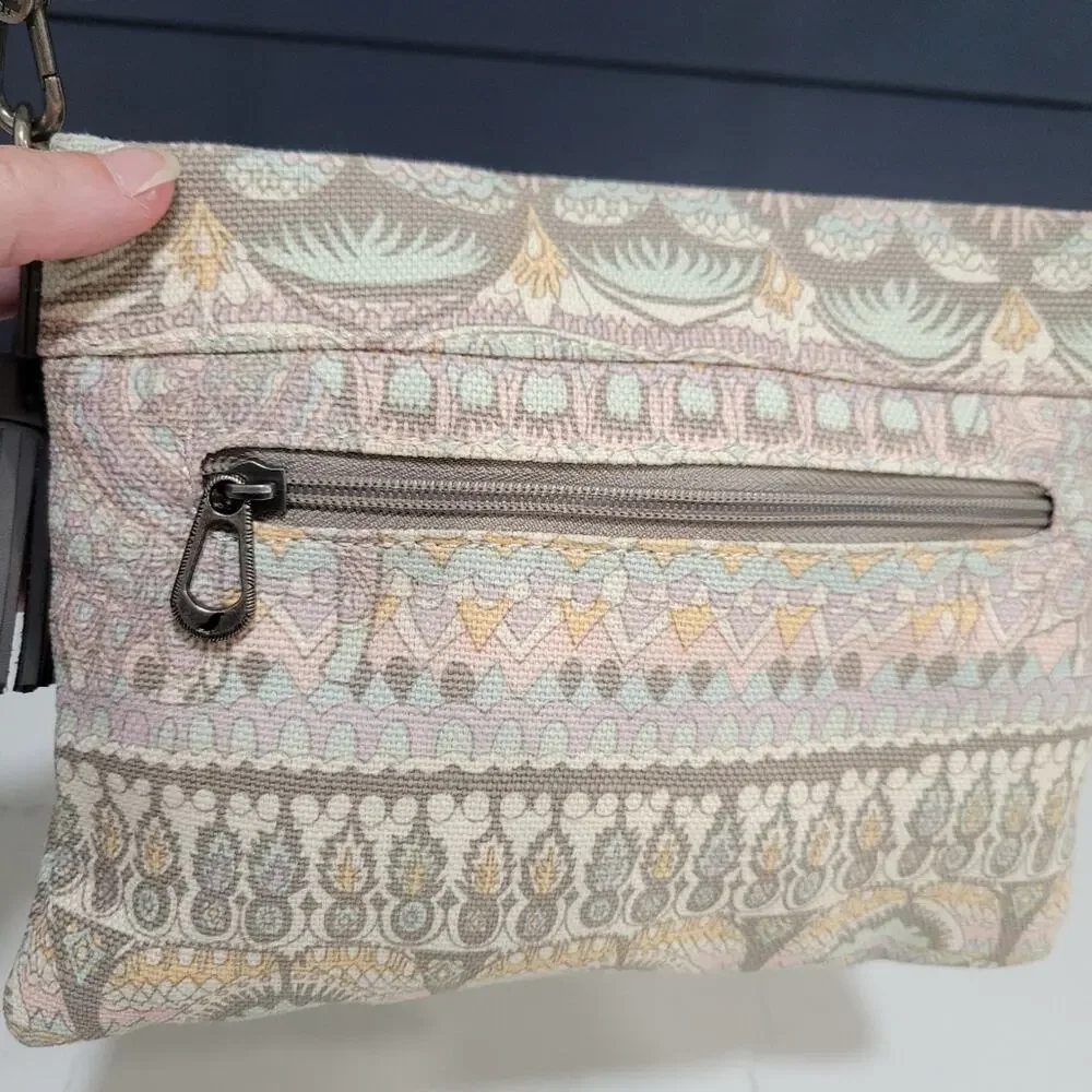 Sakroots Crossbody Adjustable Strap Pockets inside.